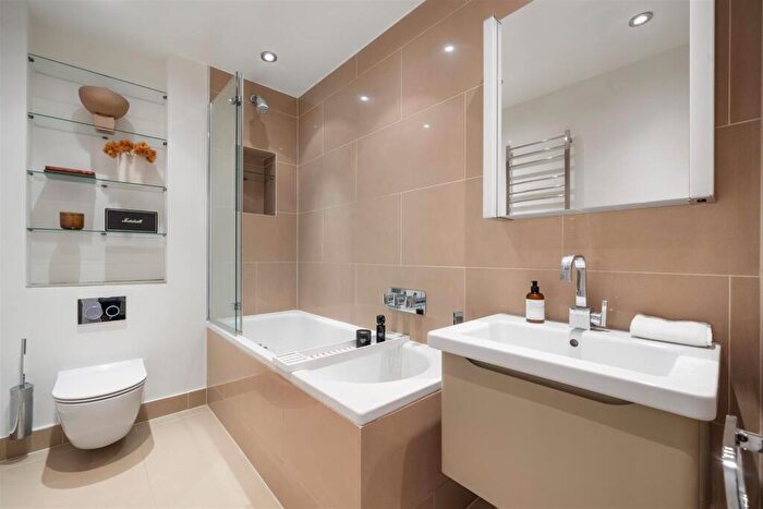 3 Bedroom Apartment For Sale In Lyndhurst Terrace, Hampstead, London, NW3