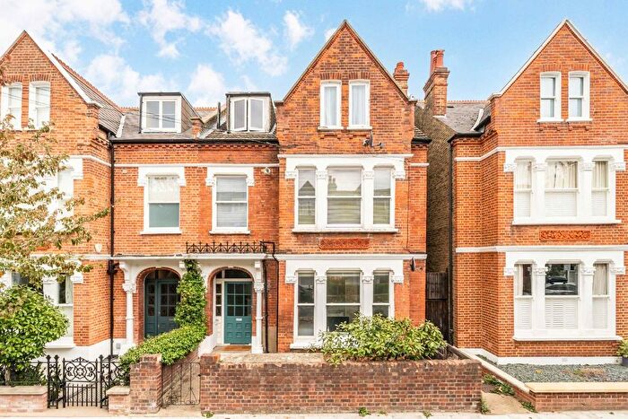 2 Bedroom Flat For Sale In Huron Road, Balham, SW17
