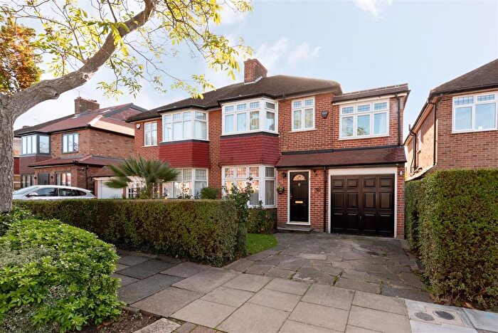4 Bedroom Semi-Detached House For Sale In Oakwood Park Road, London, N14