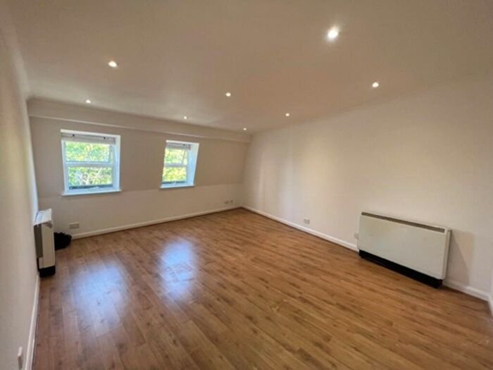 2 Bedroom Apartment To Rent In York Mews, London, NW5