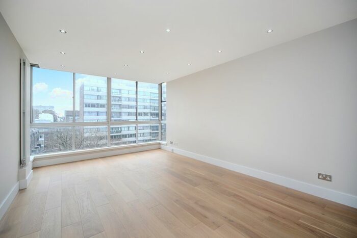 2 Bedroom Flat To Rent In The Quadrangle, London, W2