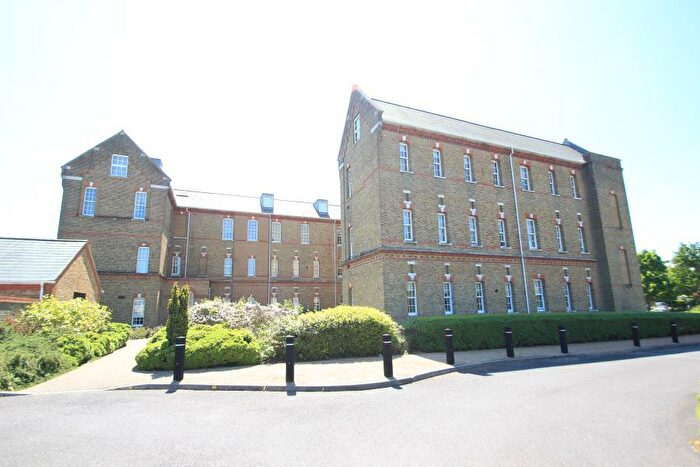 2 Bedroom Flat To Rent In Knaphill, GU21