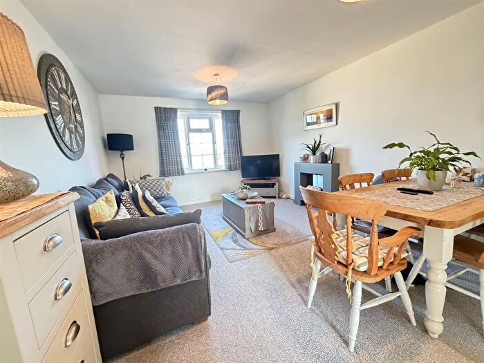2 Bedroom Flat To Rent In High Street, Templecombe, BA8