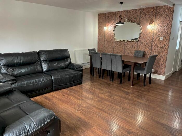 3 Bedroom Property To Rent In Midsummer Avenue, Hounslow, TW4