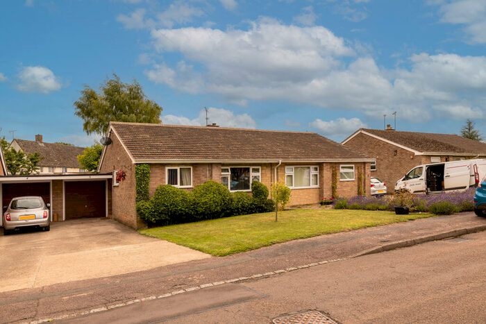 2 Bedroom Semi-Detached Bungalow For Sale In Lawyers Close Evenley Brackley, NN13