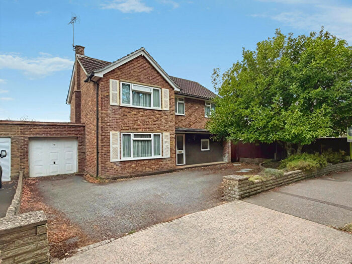 4 Bedroom Detached House For Sale In Caterways, Horsham, West Sussex, RH12