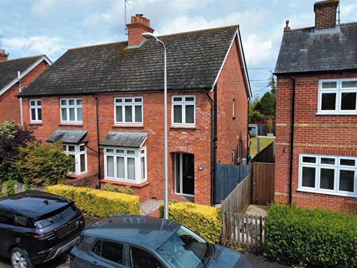 3 Bedroom Semi-Detached House For Sale In Salcombe Road, Newbury, RG14