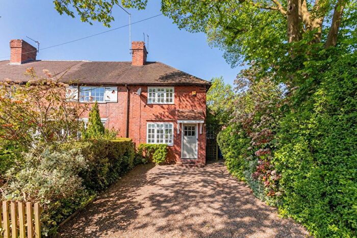 2 Bedroom Terraced House For Sale In Sutton Road, Cookham, SL6