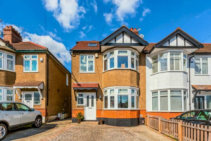 4 Bedroom End Of Terrace House To Rent In Buckhurst Way, Buckhurst Hill, IG9