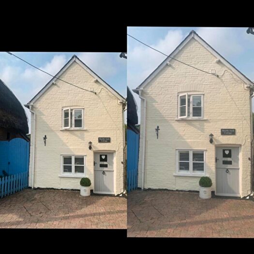 2 Bedroom Cottage For Sale In The Square, Hurstbourne Tarrant, SP11