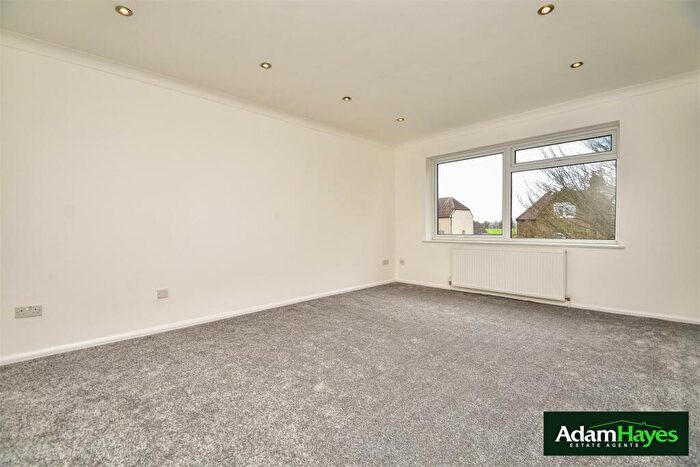 2 Bedroom Apartment To Rent In Athenaeum Road, Whetstone, N20