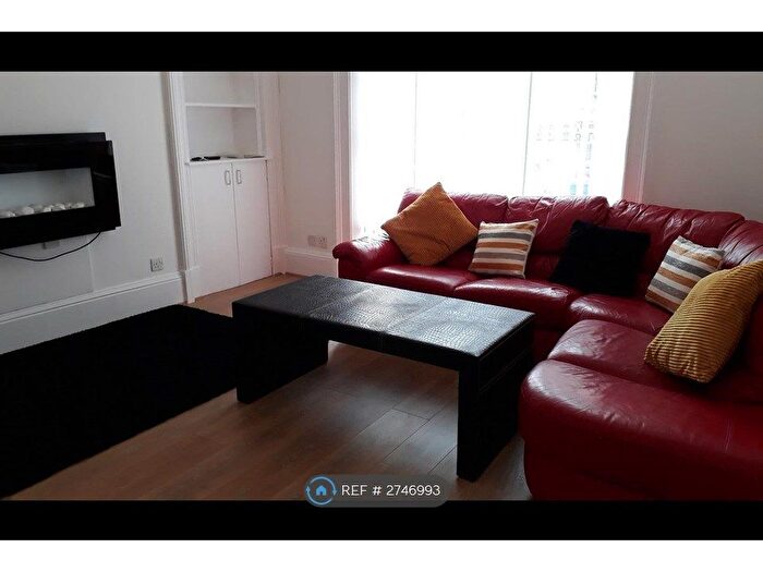 2 Bedroom Flat To Rent In Forest Park Road, Dundee, DD1