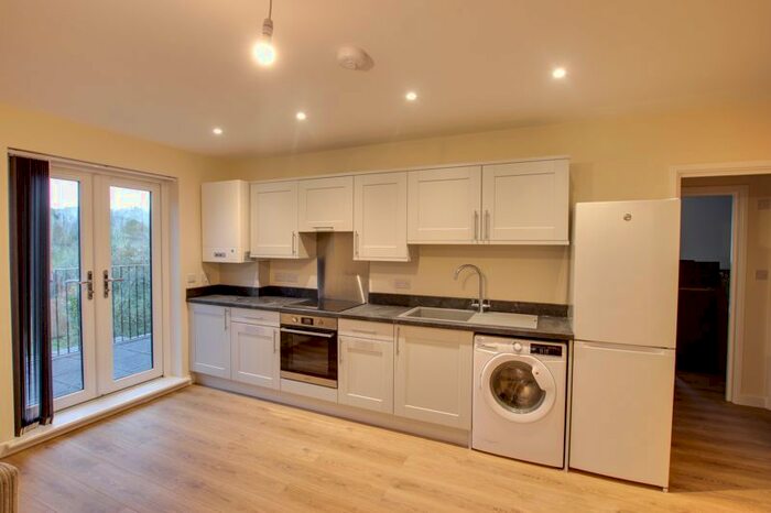 2 Bedroom Flat To Rent In Lower Bristol Road, Bath, BA2
