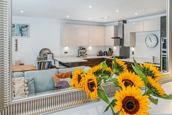 2 Bedroom Flat For Sale In Sidney Road, Stockwell, SW9