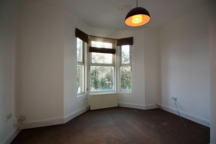3 Bedroom Flat To Rent In Springfield Road, London, N11