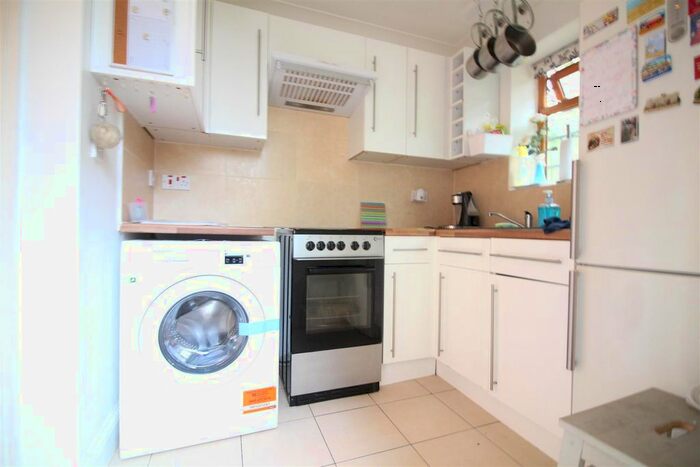 1 Bedroom Flat To Rent In Hanworth Road, Whitton, Hounslow TW4