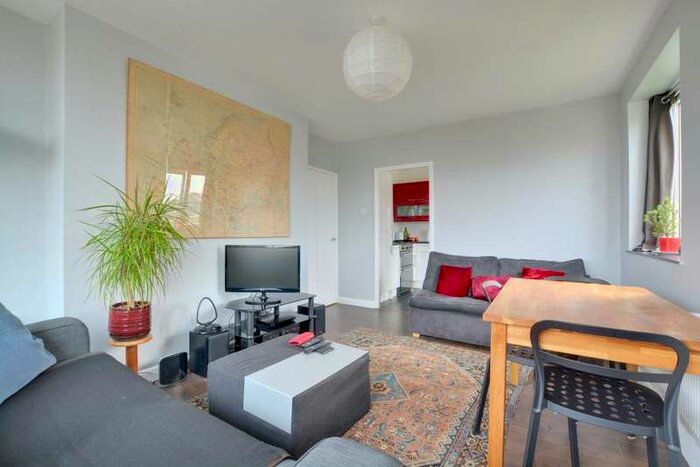 2 Bedroom Flat To Rent In Casterbridge Road, Blackheath, London, SE3