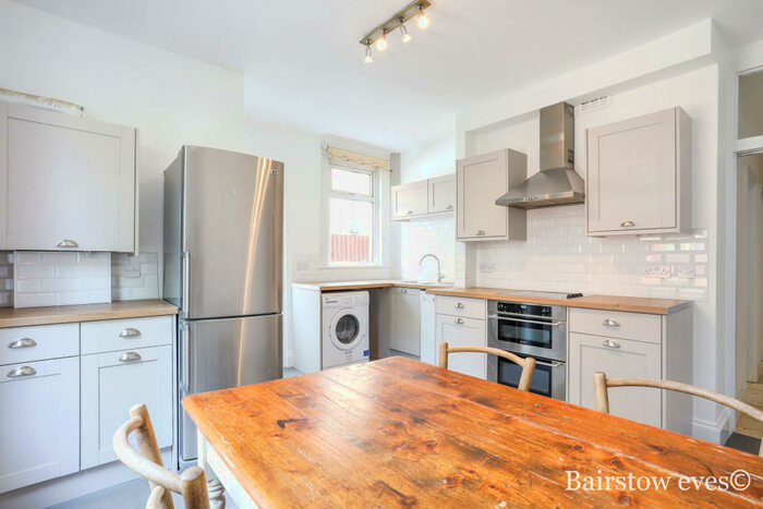 2 Bedroom Flat To Rent In Lea Bridge Road, Walthamstow, E10