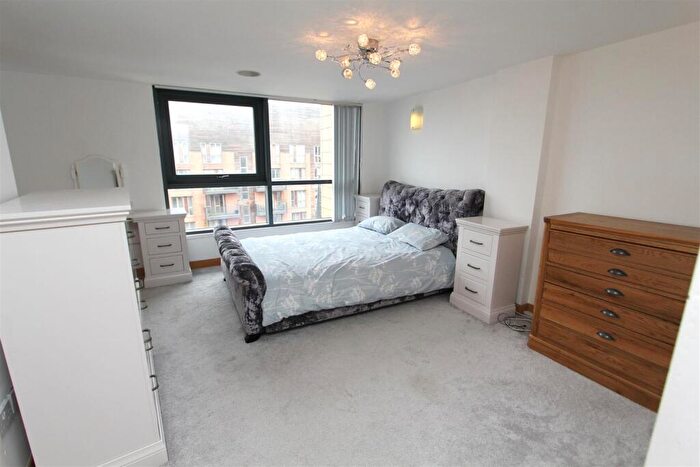 2 Bedroom Flat To Rent In Blue, Little Neville Street, LS1