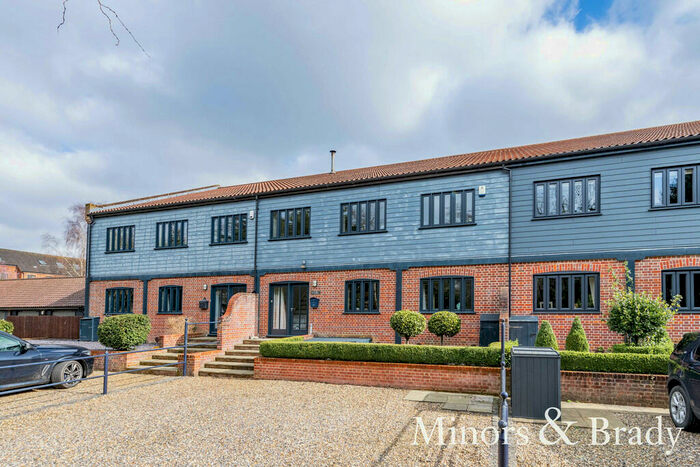 4 Bedroom Barn Conversion For Sale In Lenwade Mill, Lenwade, NR9