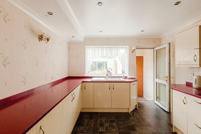 3 Bedroom Semi-Detached House For Sale In Woodside Road, Downend, BS16