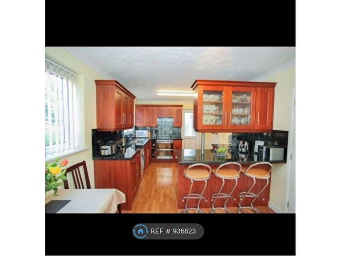 3 Bedroom Terraced House To Rent In Holmscroft Road, Luton, LU3