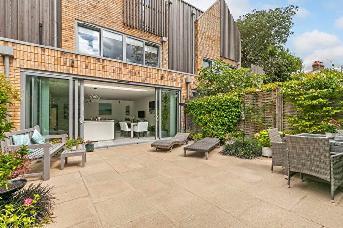 4 Bedroom Terraced House For Sale In Lansdowne Avenue, Winchester, SO23