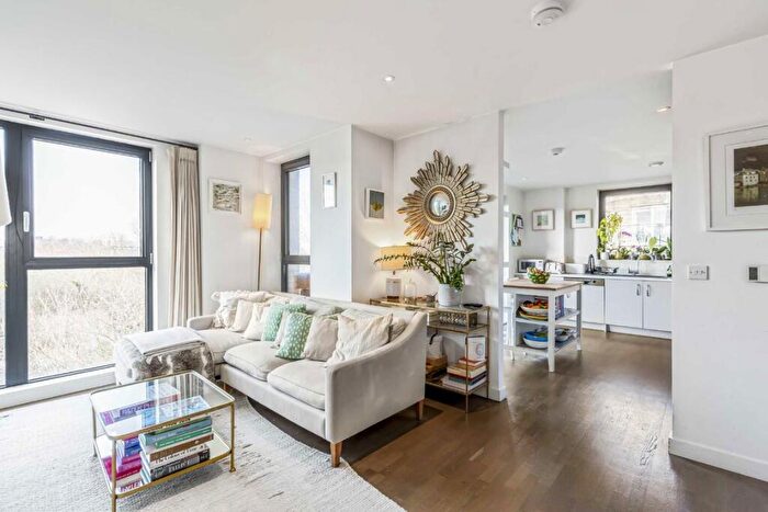3 Bedroom Flat For Sale In Gibbs Lane, Hackney, E2
