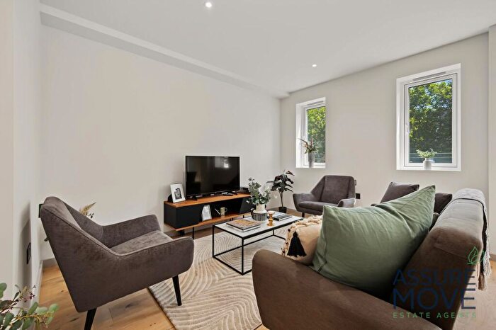 2 Bedroom Flat To Rent In Walthamstow, E17