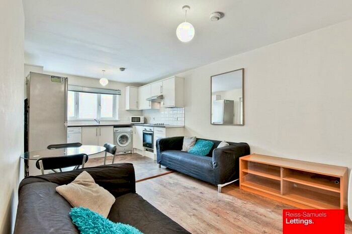 3 Bedroom Apartment To Rent In Ambassador Square, London, E14
