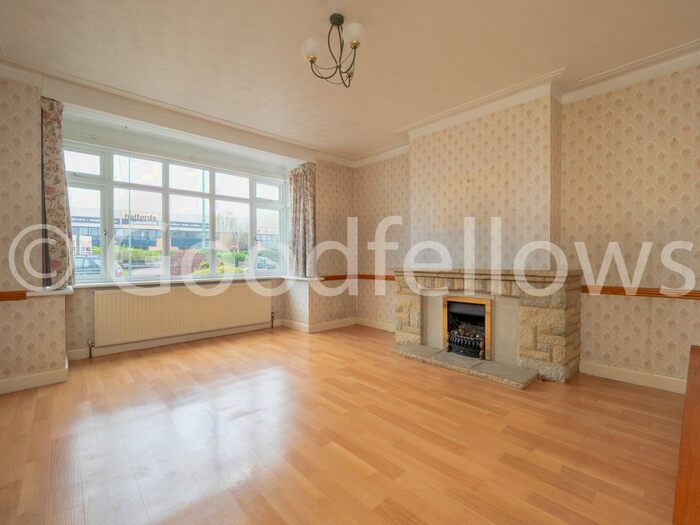 3 Bedroom Detached House To Rent In Stafford Road, Wallington, Surrey, SM6