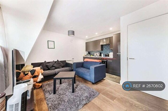 2 Bedroom Flat To Rent In Lavender Hill, London, SW11