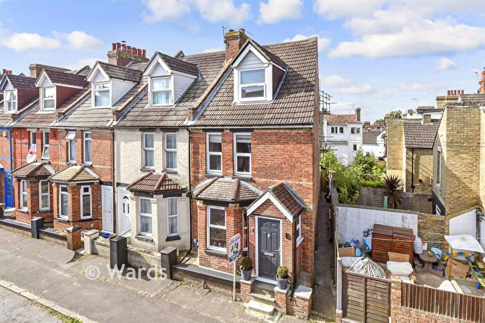 3 Bedroom End Of Terrace House For Sale In Athelstan Road, Folkestone, Kent, CT19