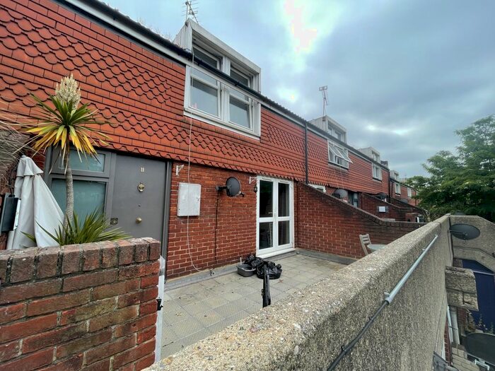 4 Bedroom Flat To Rent In Carfax Place, Clapham Common, SW4