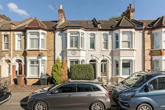 4 Bedroom House To Rent In Leahurst Road, Hither Green, SE13
