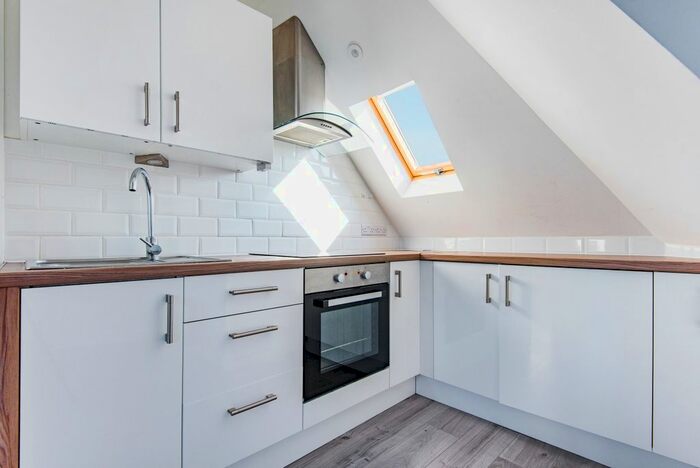 1 Bedroom Flat To Rent In Kingston Road, Ewell, Epsom, KT19