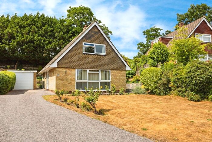 3 Bedroom Bungalow For Sale In Beam Hollow, Farnham, Surrey, GU9