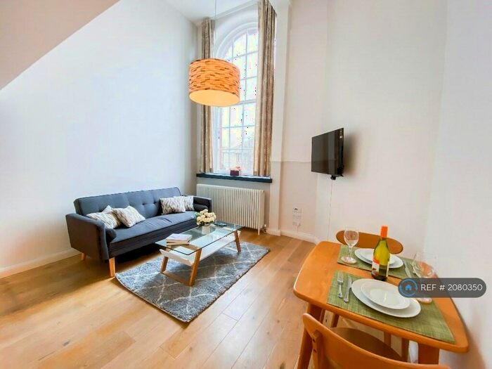 Studio To Rent In Mcdonald Road, Edinburgh, EH7