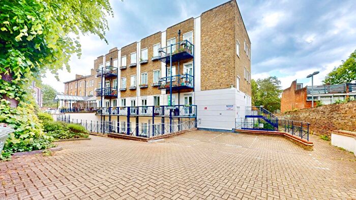 2 Bedroom Flat For Sale In Fitzwarren House, Hornsey Lane, Highgate, London, N6