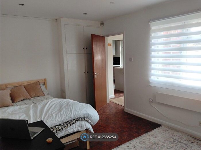 Studio To Rent In Blakewood Close, Feltham, TW13
