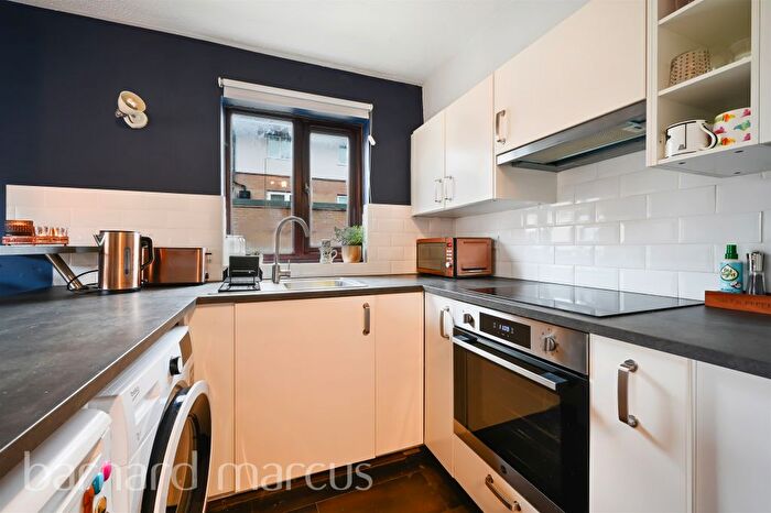 1 Bedroom Flat For Sale In Veronica Gardens, London, SW16