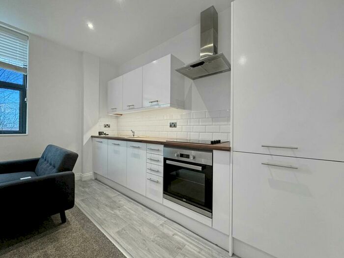 Studio To Rent In Fairway Court, Elland Road, Leeds, LS11