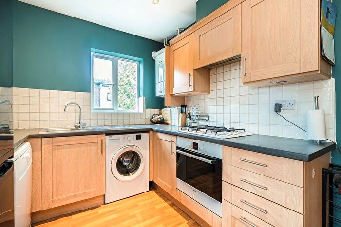 2 Bedroom Flat To Rent In Blakes Road, Peckham, SE15