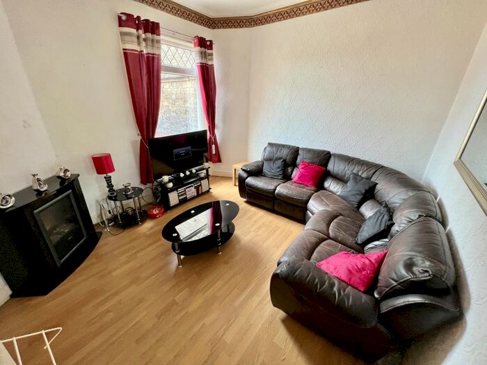 1 Bedroom Semidetached Bungalow For Sale In Greenock Road, Paisley, PA3