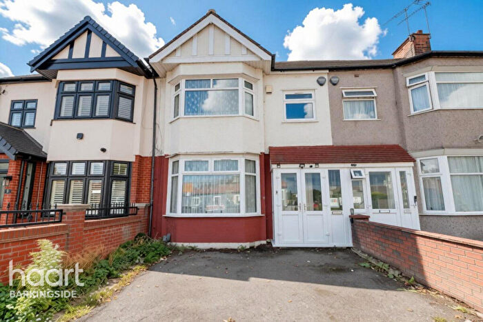 3 Bedroom Terraced House For Sale In Waremead Road, Gants Hill, IG2