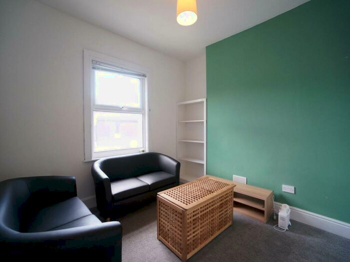 3 Bedroom House To Rent In Holyhead Road, Bangor, Gwynedd, LL57