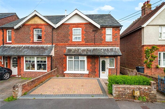 3 Bedroom Semi Detached House For Sale In Rushes Road, Petersfield, Hampshire, GU32