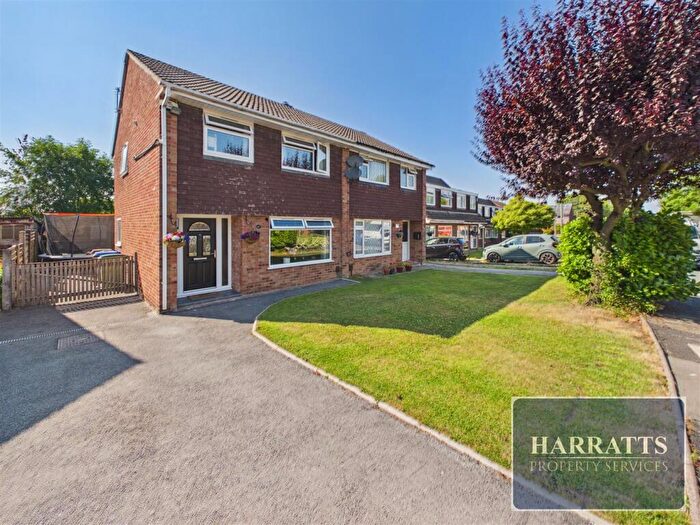 3 Bedroom Semi-Detached House For Sale In Peregrine Road, Stockport, SK2