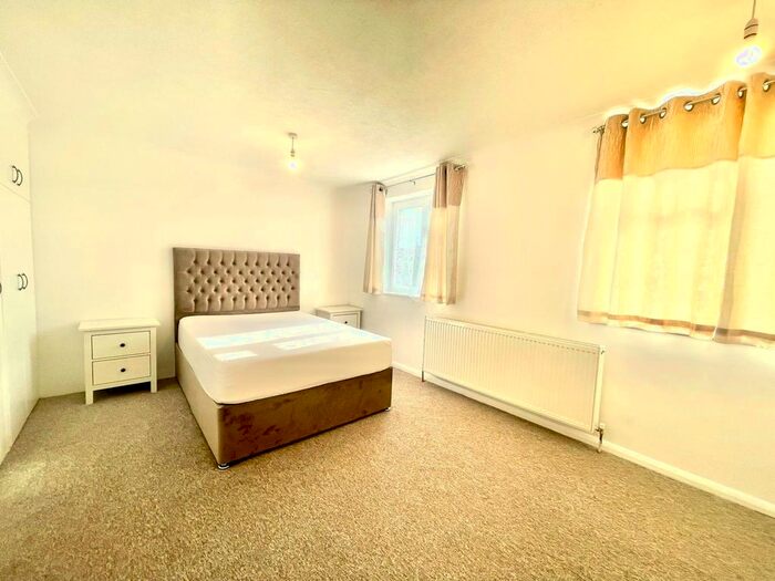 Studio To Rent In Bradley Road, Enfield Lock, EN3