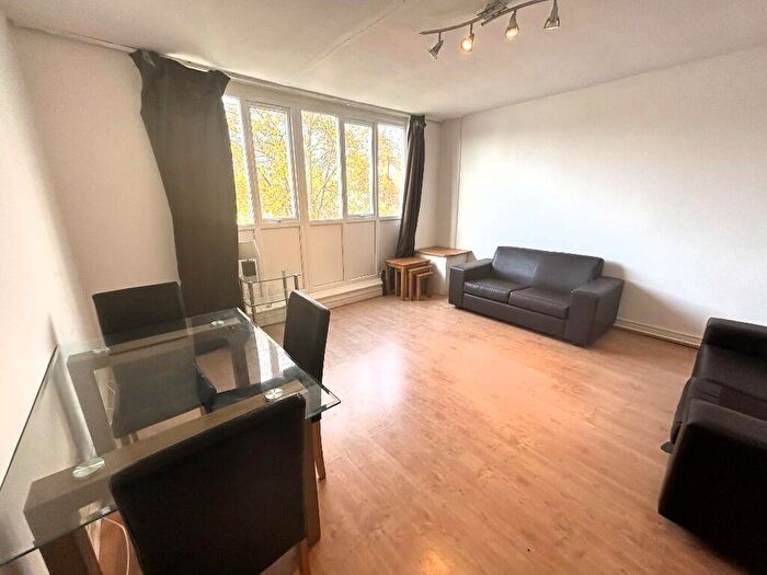 2 Bedroom Flat To Rent In Wilmslow Road, Manchester, Greater Manchester, M20
